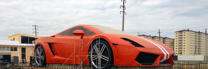 Первая в мире статуя Lamborghini в Махачкале - ФОТО