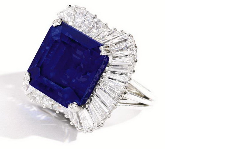 Кольцо с рекордно дорогим сапфиром ушло с аукциона - ФОТО