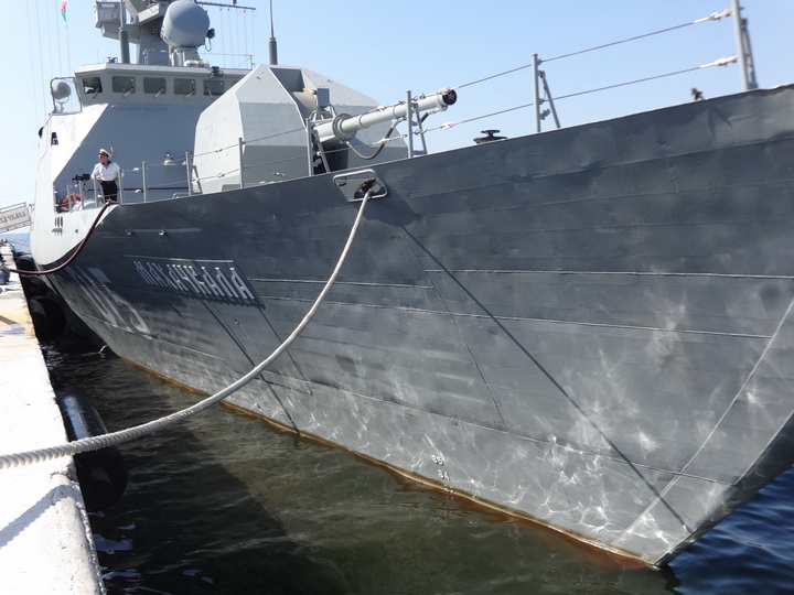 Российские военные корабли у причала Морского вокзала Баку - ФОТО