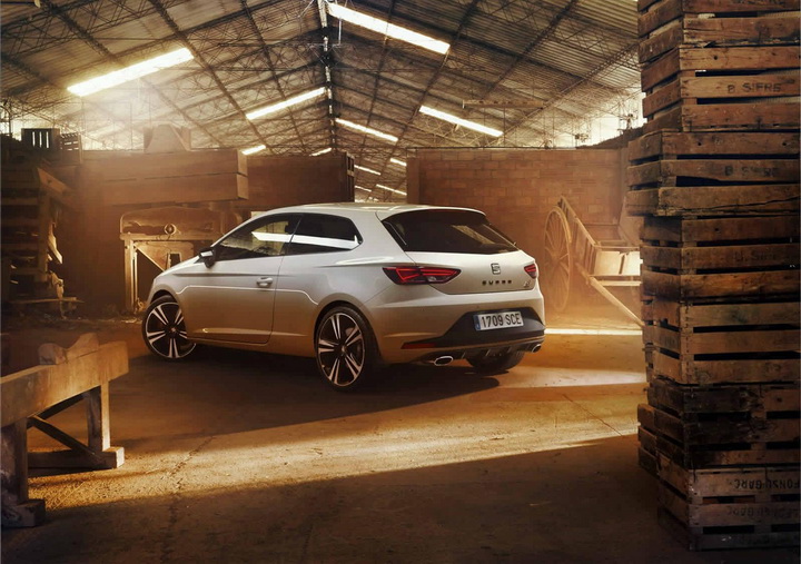 Seat обновил "горячую" версию хэтчбека Leon - ФОТО