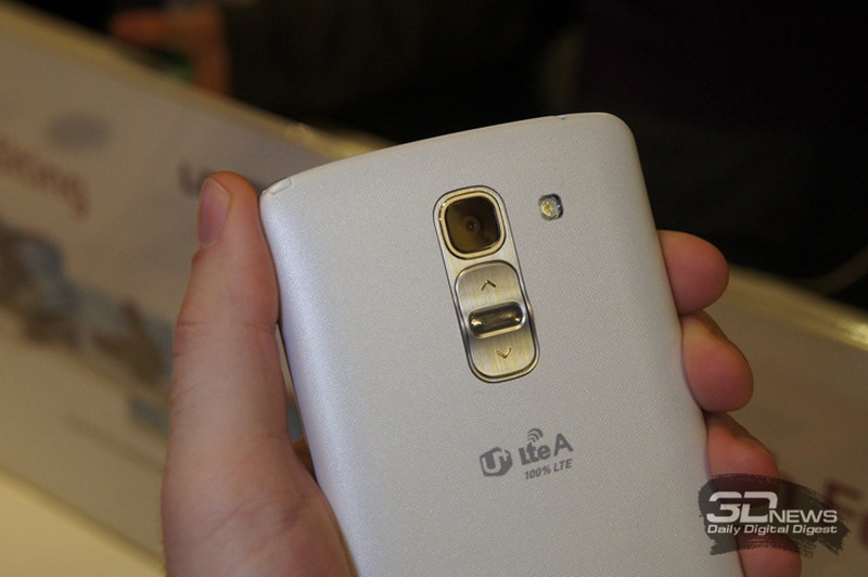 LG представила новые смартфоны и мощный фаблет - ФОТО