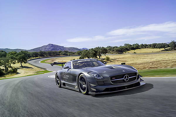 Монстр дорог: юбилейный спорткар Mercedes-Benz SLS AMG GT3 – ФОТО