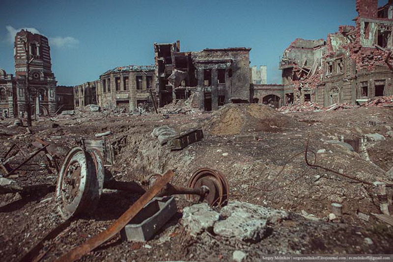 Декорации кварталов разрушенного Сталинграда - ФОТОСЕССИЯ