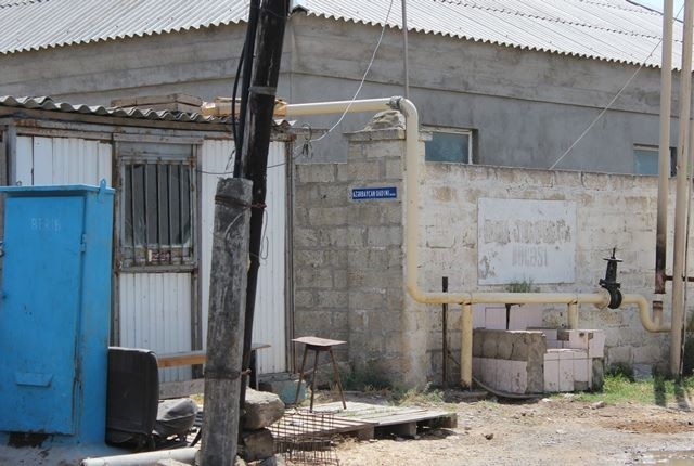 Bakıda suyu, məktəbi, yolu və adı olmayan qəsəbə - FOTO