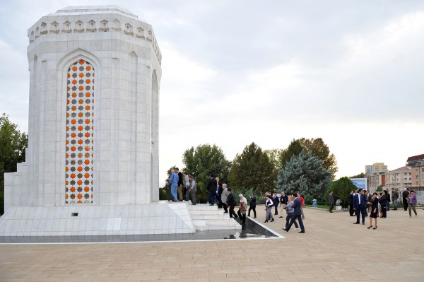 Участников гуманитарного форума впечатлила древняя история НАР - ФОТО