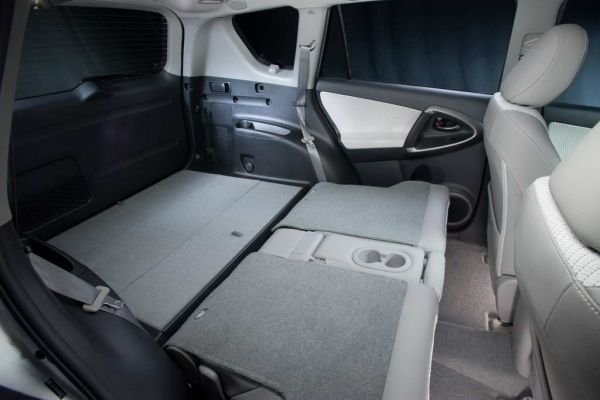 Toyota RAV4 EV: первый полностью электрический внедорожник - ФОТОСЕССИЯ