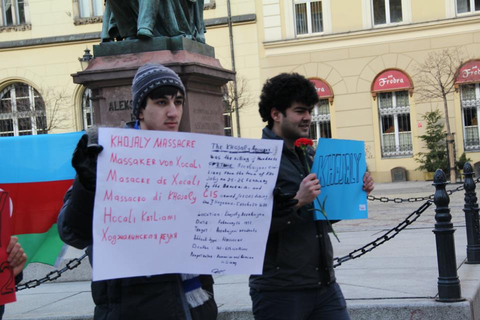 Азербайджанские студенты в Польше провели шествие в память о геноциде Ходжалы - ФОТО
