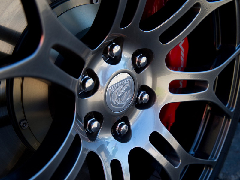 Chrysler остановит выпуск SRT Viper на 2 месяца - ФОТО