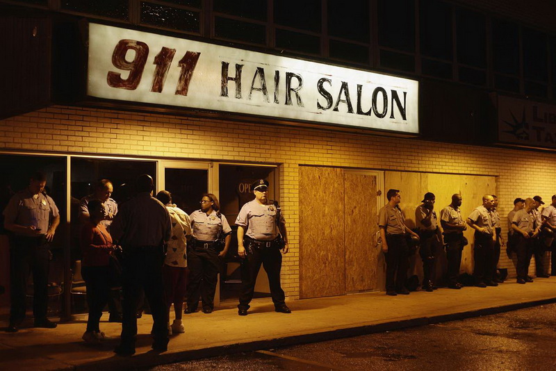 В охваченный протестами Фергюсон вводят Нацгвардию - ОБНОВЛЕНО - ФОТО - ВИДЕО