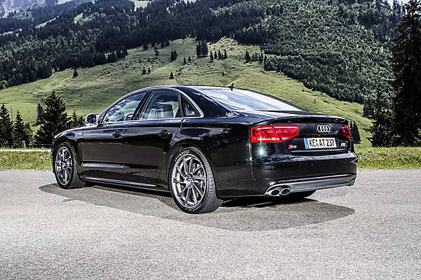 Блестящий тюнинг Audi S8 - ФОТО