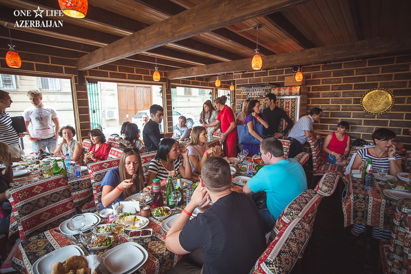 Участники "ONE LIFE" совершили увлекательный тур по Баку и Лахыджу - ФОТО