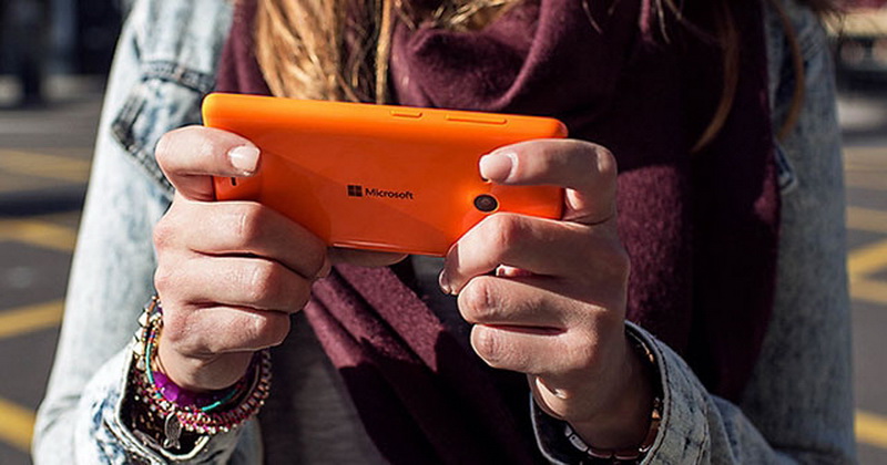 Microsoft выпустила свой первый смартфон бренда Lumia - ФОТО