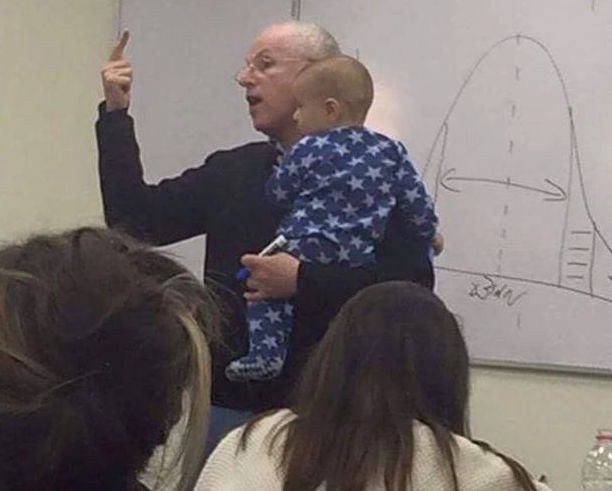 Добрый поступок этого педагога тронул сердца миллионов - ФОТО