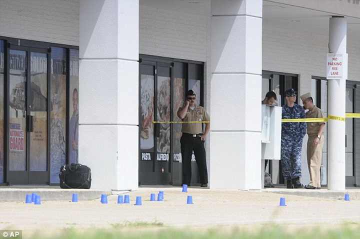 Теракт в США: расстреляли морских пехотинцев - ОБНОВЛЕНО - ФОТО