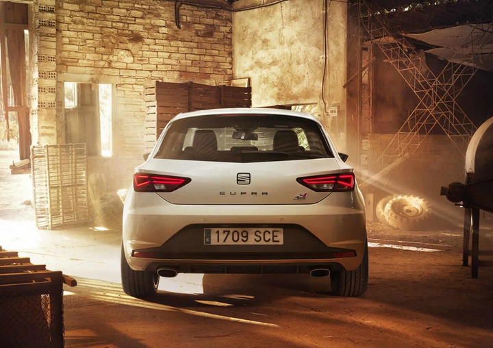 Seat обновил "горячую" версию хэтчбека Leon - ФОТО