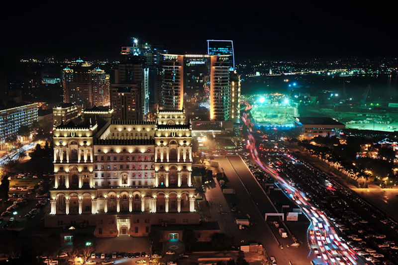 Прогулка российского блогера по Баку - ФОТО