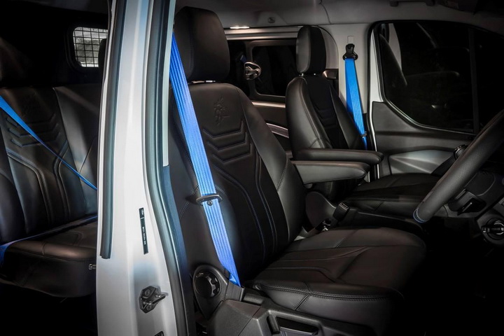 Ford построил "раллийный" автобус - ФОТО