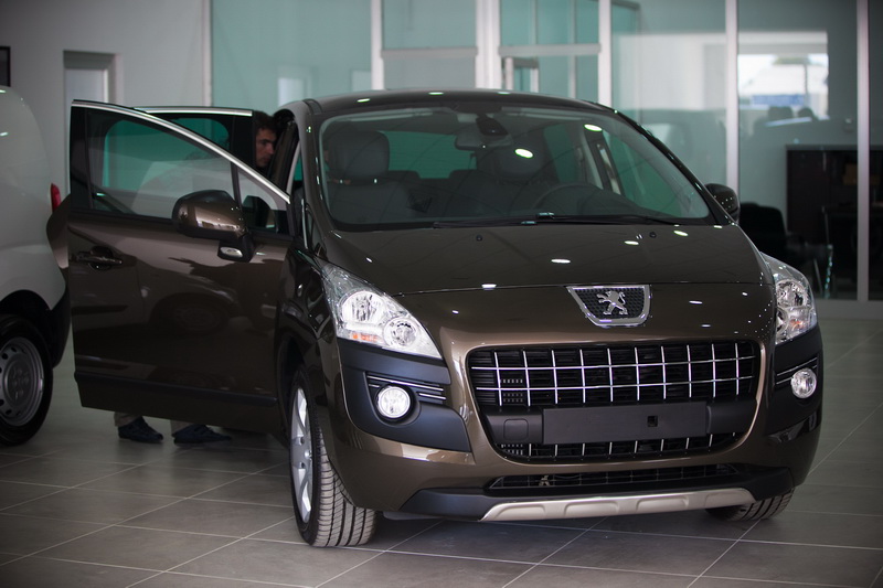 В Баку открылся автомобильный салон Peugeot - ФОТО