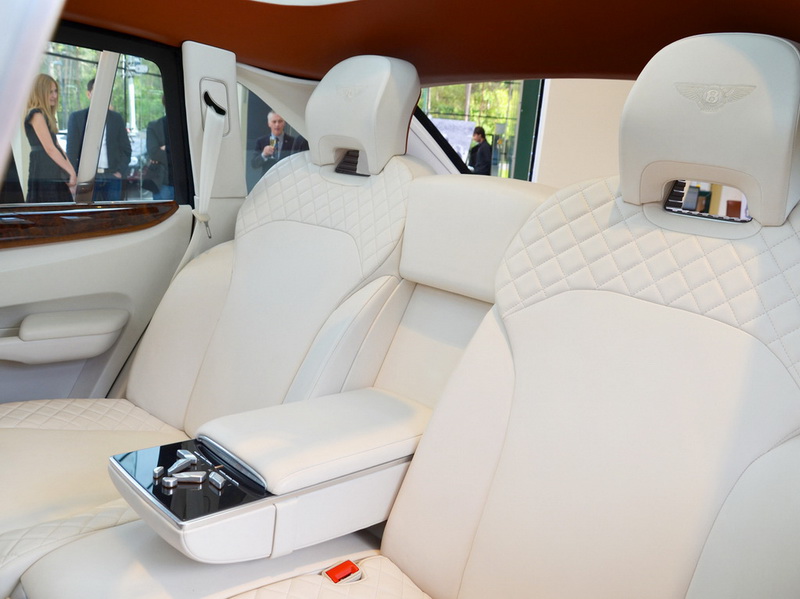 Новое имя для внедорожника Bentley нашли на Канарских островах - ФОТО