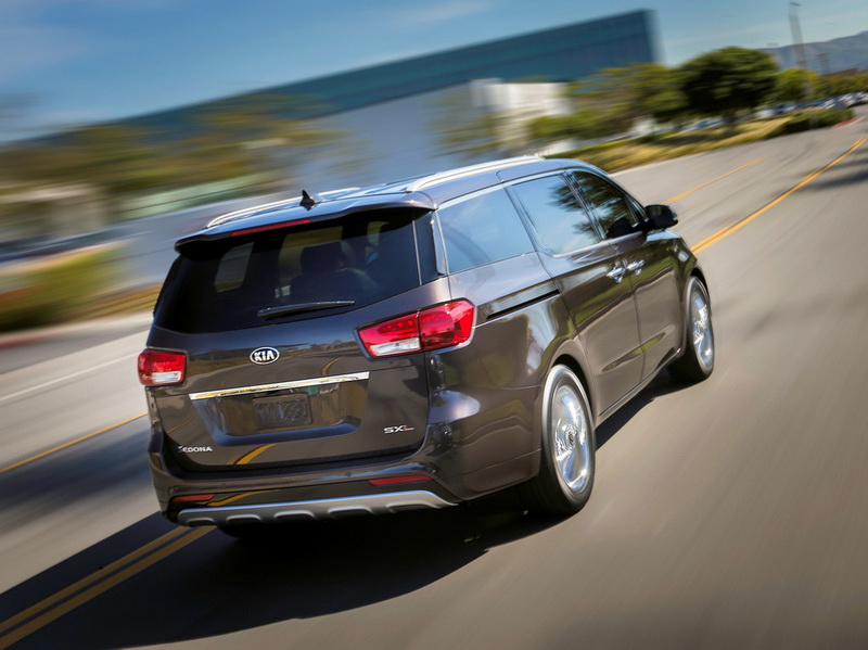 Новый минивэн Kia Sedona стал восьмиместным - ФОТО