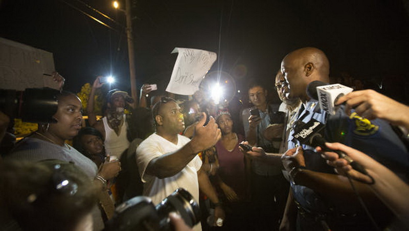 В охваченный протестами Фергюсон вводят Нацгвардию - ОБНОВЛЕНО - ФОТО - ВИДЕО