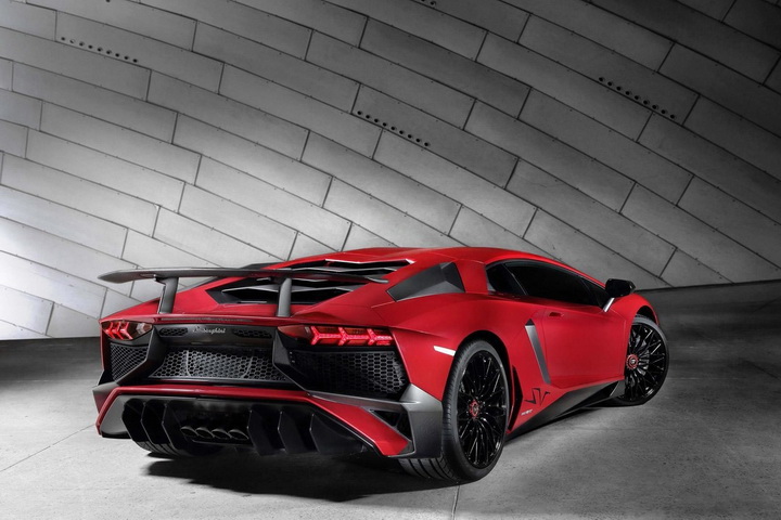 Весь тираж экстремальной версии Lamborghini Aventador раскупили за три месяца - ФОТО