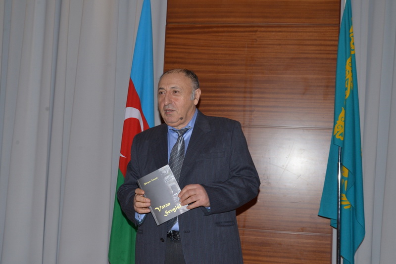 Aktauda Ulu Öndər Heydər Əliyevə həsr olunmuş şeirlər kitabı təqdim olunub – FOTO