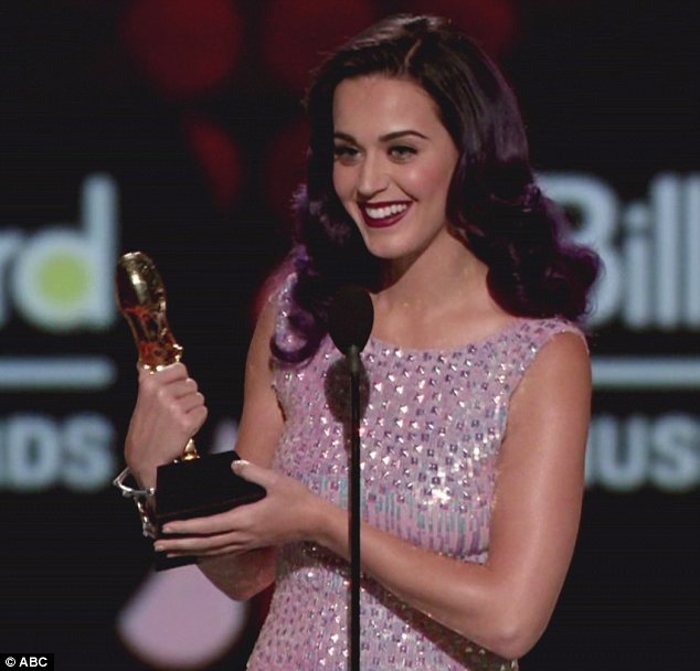 “Billboard Music Awards”: Адель вновь обошла Рианну, Леди Гагу и Кэти Перри - ФОТОСЕССИЯ