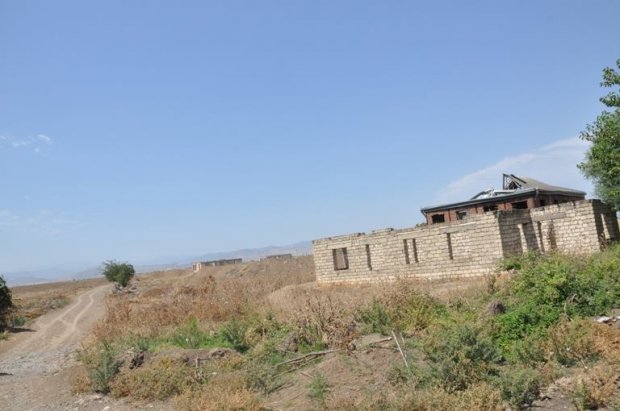 Güllə yağışında "çimən" Çıraqlı kəndi - FOTOREPORTAJ