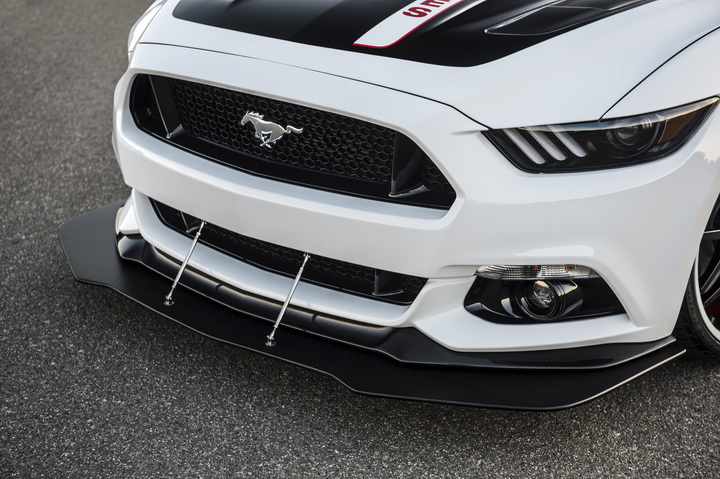 Ford Mustang поможет детям научиться летать - ФОТО