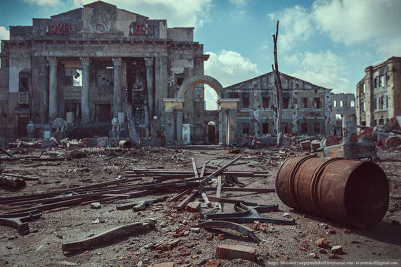 Декорации кварталов разрушенного Сталинграда - ФОТОСЕССИЯ