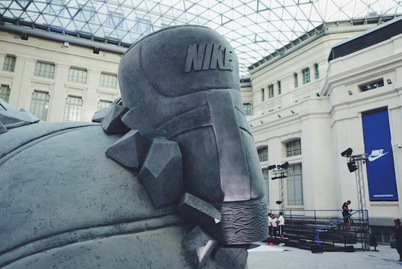 "Картинная галерея" Day.Az: Скульптура из кроссовок и баскетбольного мяча - ФОТО