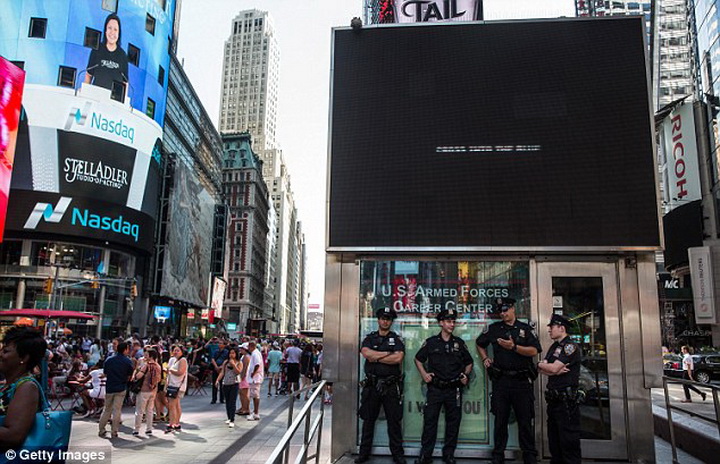 Теракт в США: расстреляли морских пехотинцев - ОБНОВЛЕНО - ФОТО