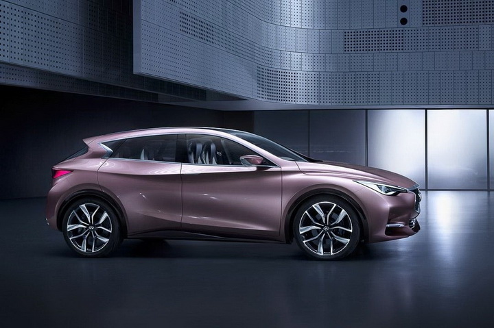 Infiniti Q30 получит оригинальный интерьер - ФОТО