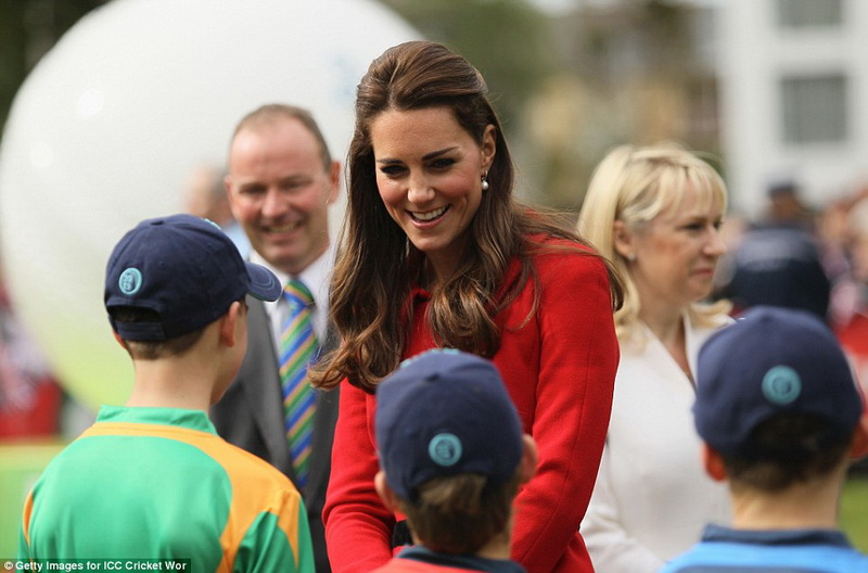 Кейт Миддлтон и принц Уильям сыграли в крикет в Австралии - ФОТО