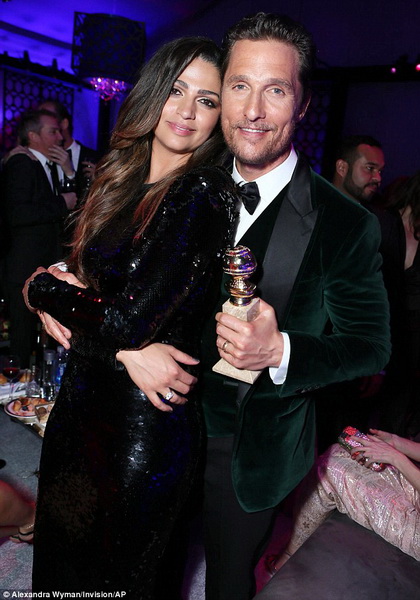 Леди Гага нарядилась в "золотое" платье – ФОТО