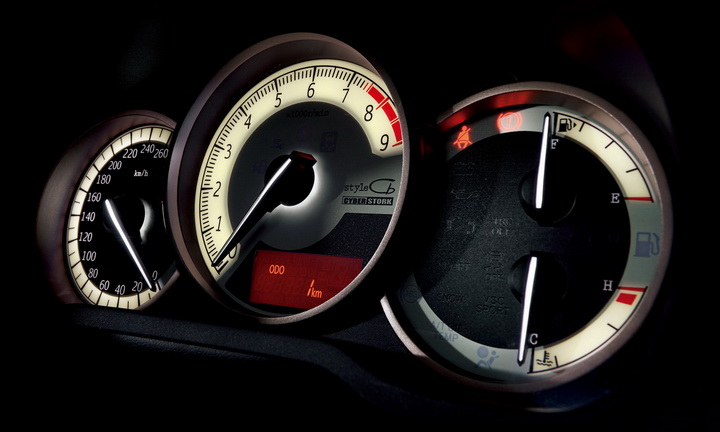 Спорткупе Toyota сделало круглые глаза - ФОТО