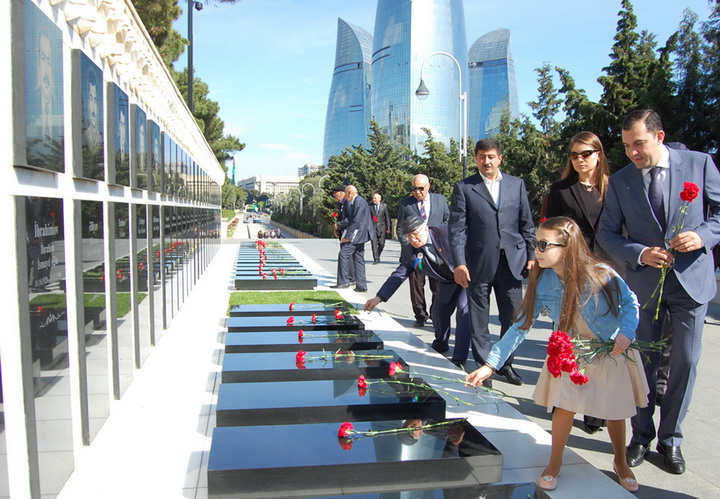В Азербайджане отмечается День Победы над фашизмом - ОБНОВЛЕНО - ФОТО