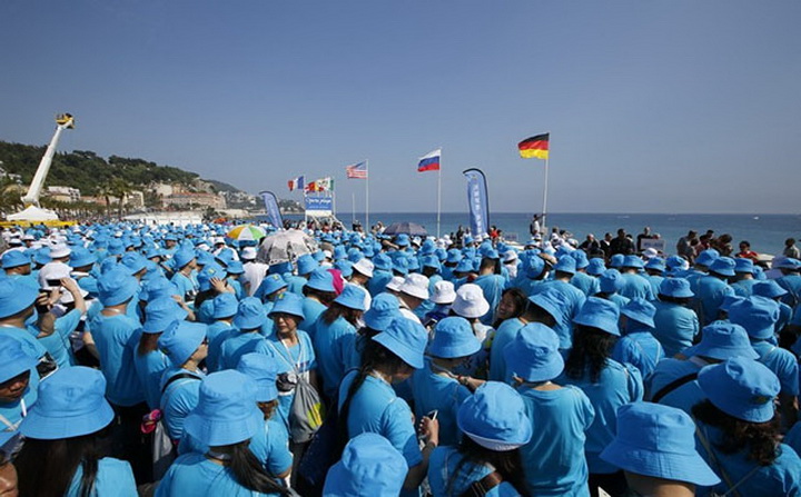 Китаец сделал невероятный подарок своим 6400 сотрудникам - ФОТО