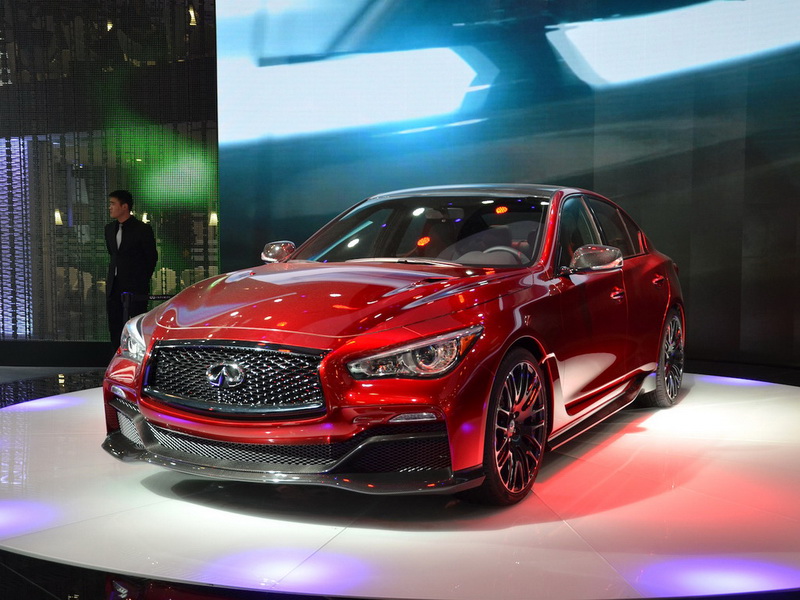 Седан Infiniti с мотором от суперкара близок к серийному производству - ФОТО