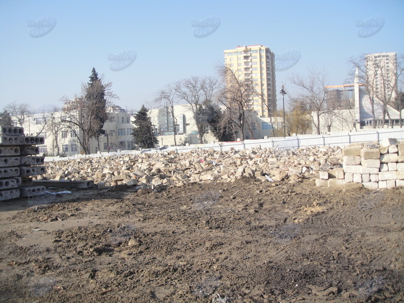 В центре Баку снесен жилой дом – ФОТО