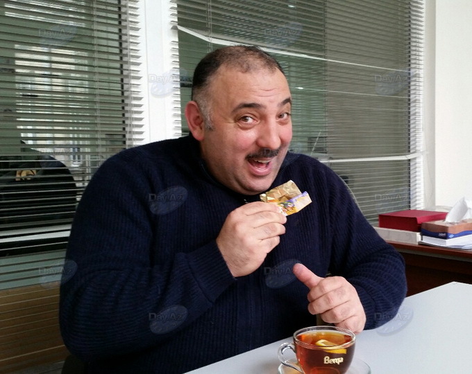 Бахрам Багирзаде в гостях у Day.Az: "Узнав, что я выиграл спор у жены, они скинулись и подарили мне мой первый смартфон" - ИНТЕРВЬЮ - ФОТО