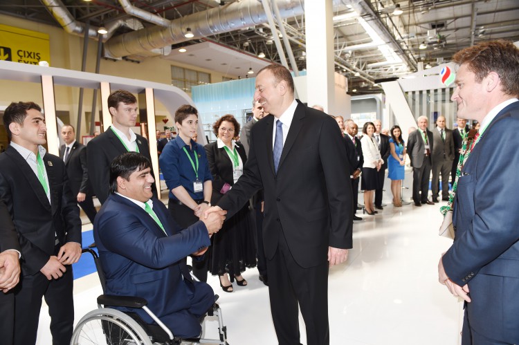 Президент Ильхам Алиев и его супруга Мехрибан Алиева приняли участие в открытии выставок Caspian Oil & Gas и Caspian Power - ОБНОВЛЕНО - ФОТО - ВИДЕО