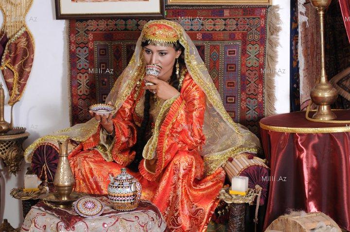 Азербайджанская актриса стала свекровью и призраком - ФОТО