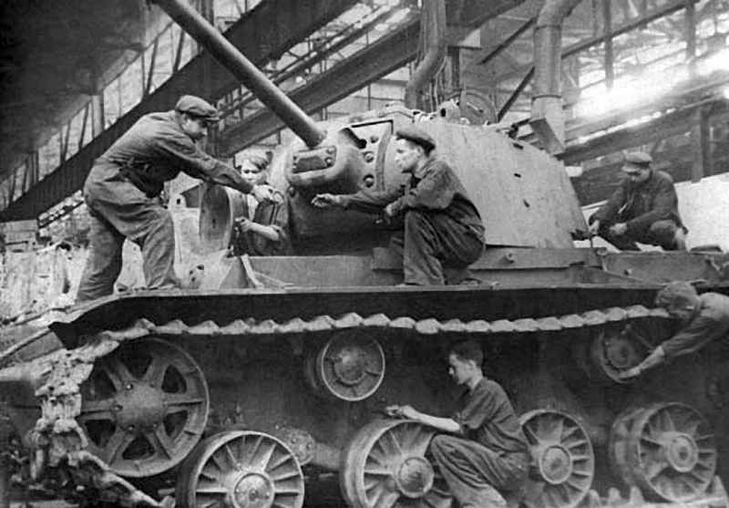 Кровь и железо: как ковалась победа СССР в войне - ФОТОСЕССИЯ