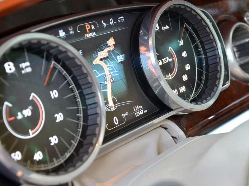 Новое имя для внедорожника Bentley нашли на Канарских островах - ФОТО