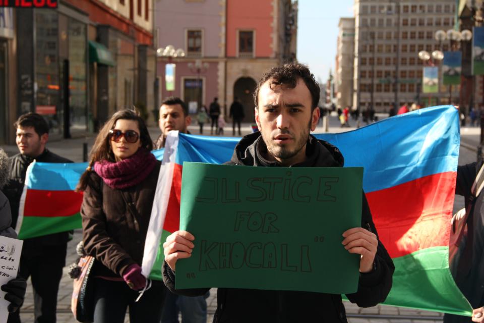Азербайджанские студенты в Польше провели шествие в память о геноциде Ходжалы - ФОТО