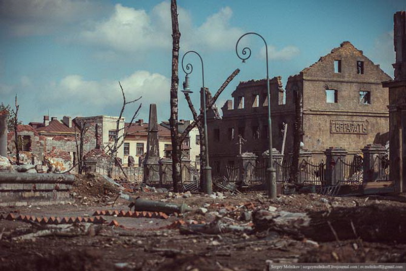 Декорации кварталов разрушенного Сталинграда - ФОТОСЕССИЯ