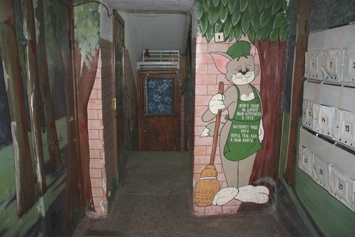 Красивые рисунки в подъездах многоэтажек - ФОТО