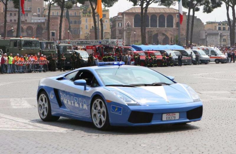 16 самых быстрых полицейских автомобилей в мире - ФОТО